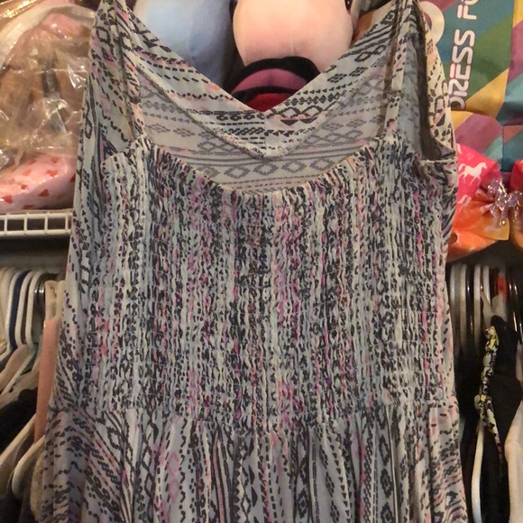 Very cute flowy lightweight dress. - Picture 4 of 8